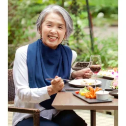 Pashmina Spiseforklæde – Blå Eller Bordeaux -Danish Care Supply 142830 blaa spiseforklaede 4