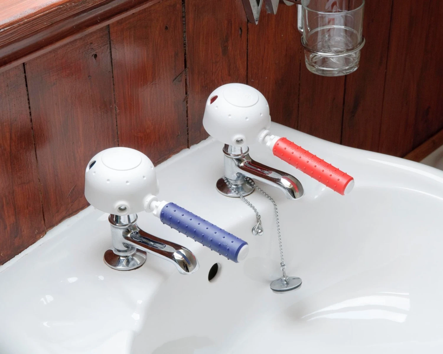 Universal vandhaneåbner – Derby 2 stk. Universal Vandhaneåbner – Derby 2 Stk. -Danish Care Supply 38017520C