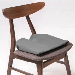 Putnam Skråpude Med Udskæring Til Halebenet – 36 X 36 X 8 Cm -Danish Care Supply 600004 skraapude putnam