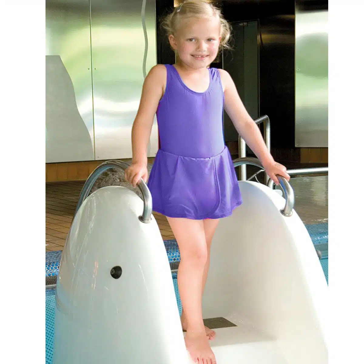 Inkontinens badedragt til piger – lilla Inkontinens Badedragt Til Piger – Lilla -Danish Care Supply 950024 Badedragt pige lilla 1