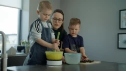 Easy-Up Fastholder – Genopladelig – Komplet Sæt -Danish Care Supply Baning med boern 13